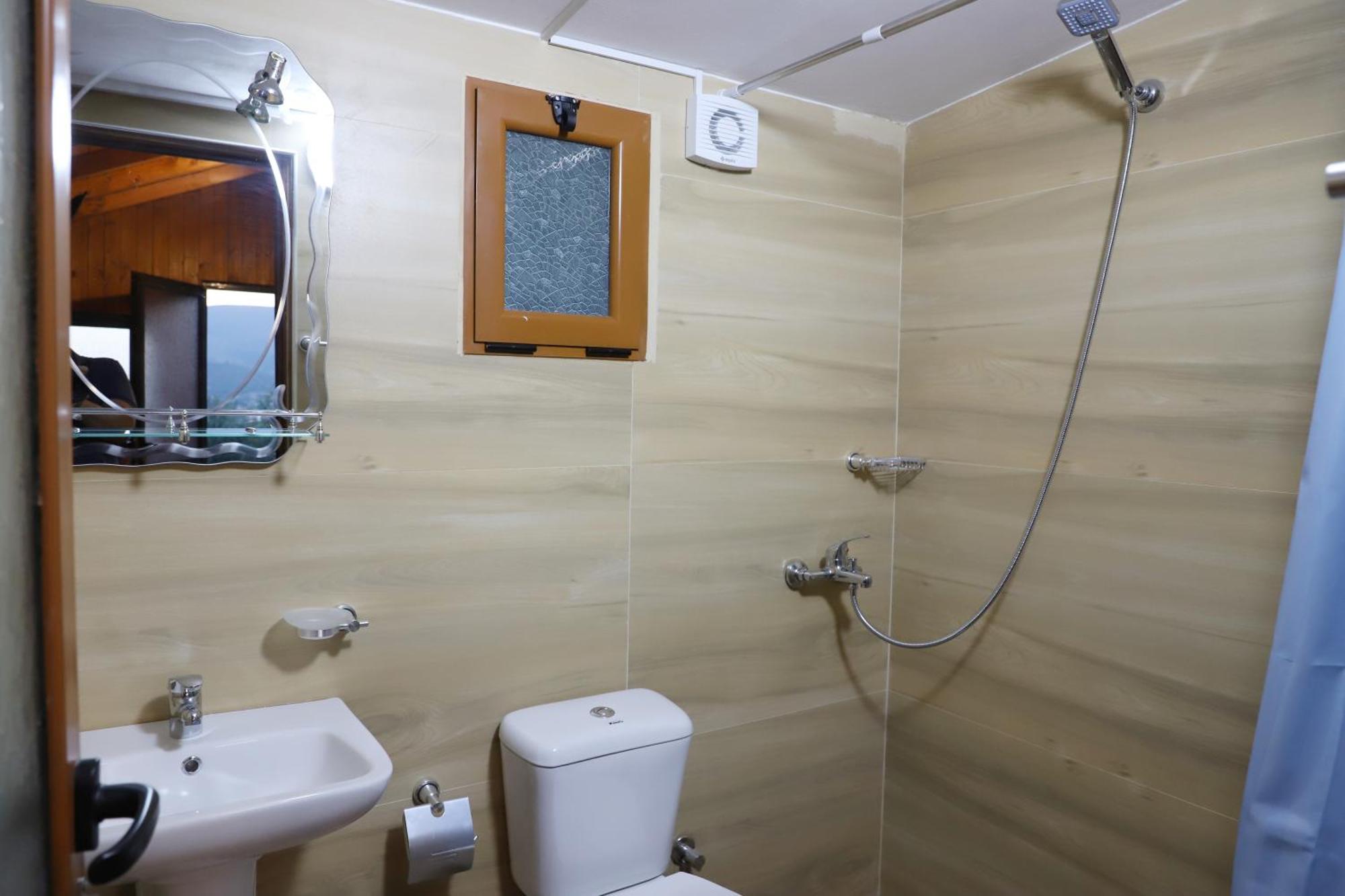 Bujtina Musta Guest House Berat Luaran gambar