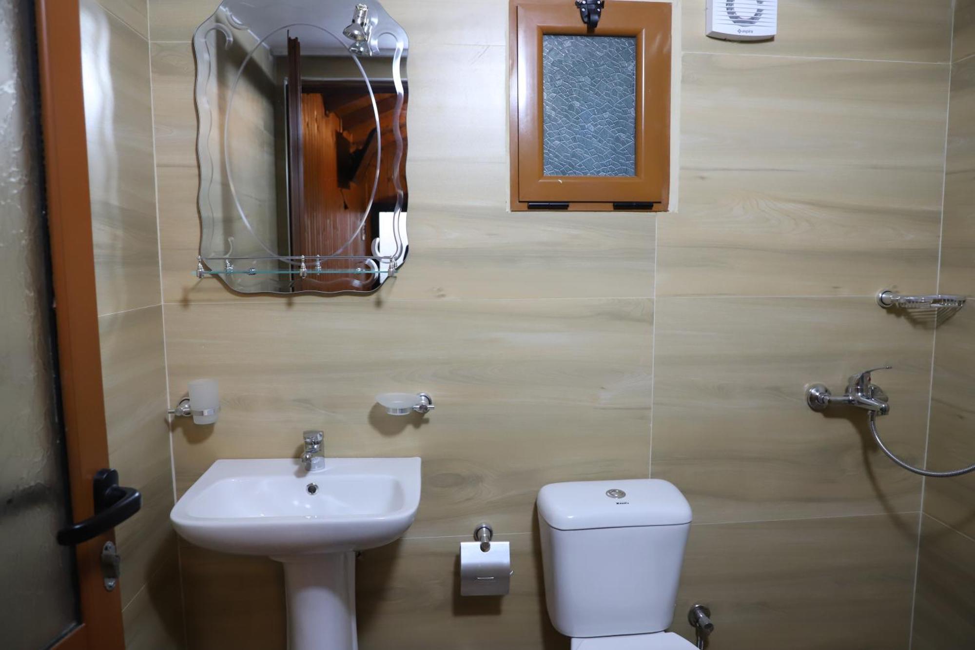 Bujtina Musta Guest House Berat Luaran gambar